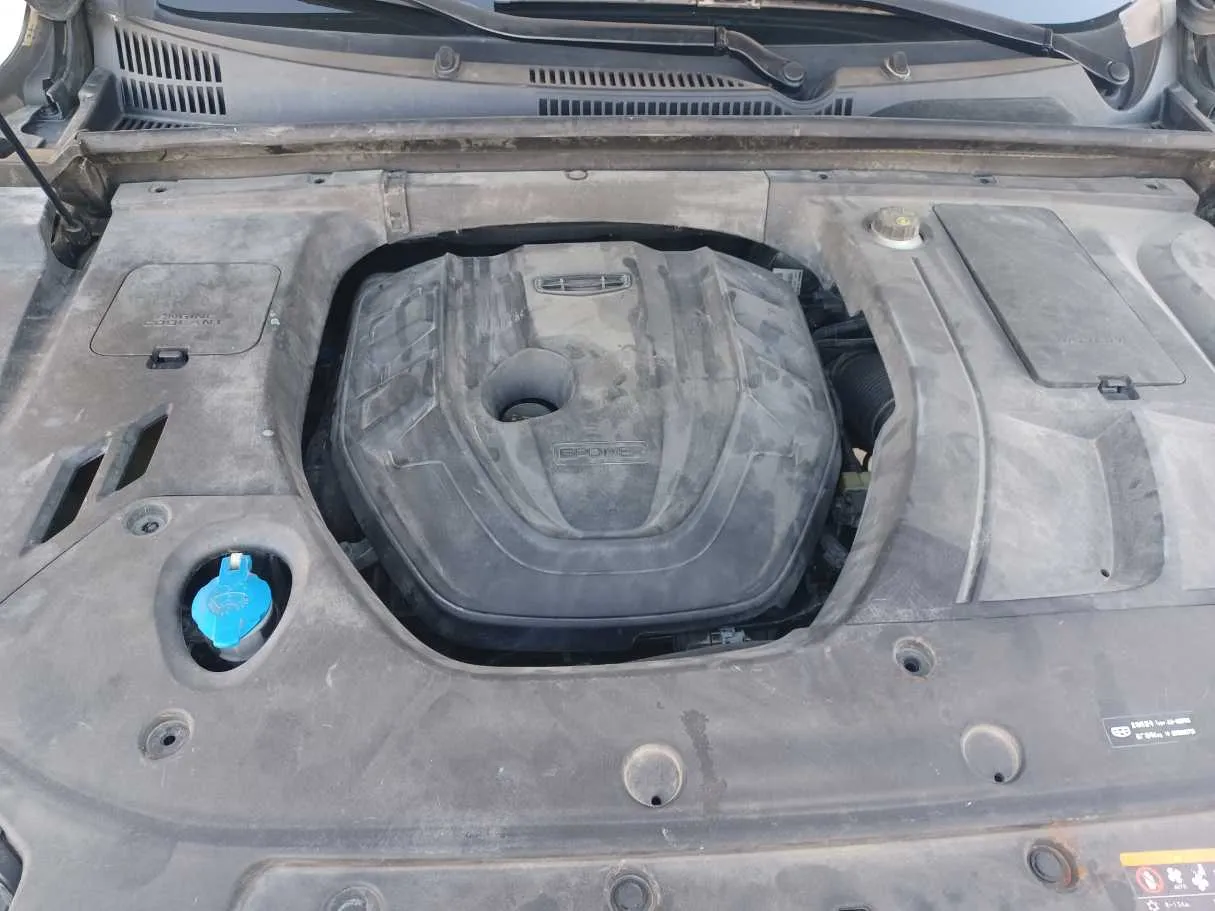 Car image 24