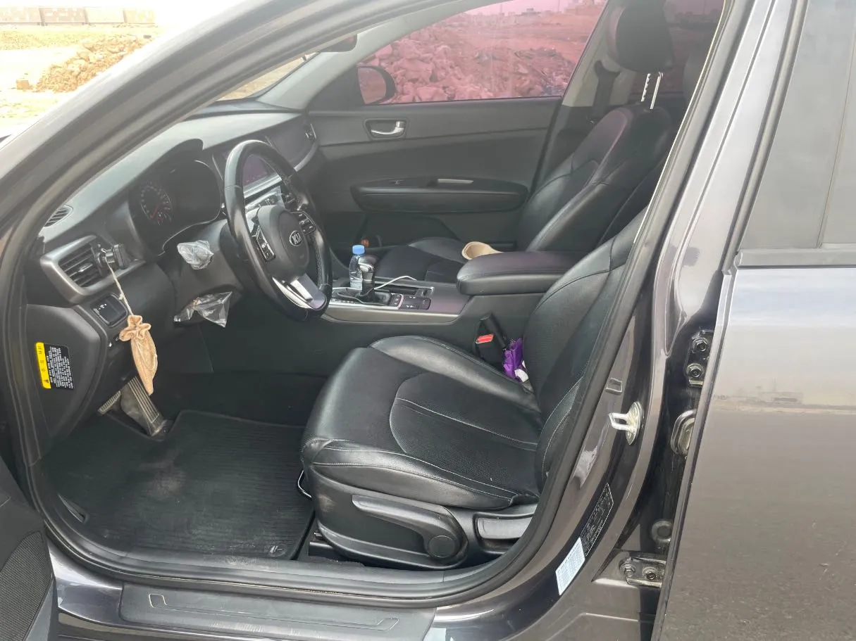 Car image 12
