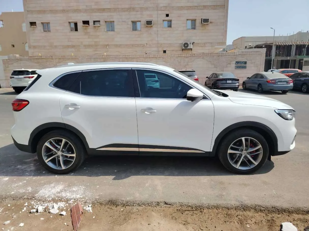 Car image 4