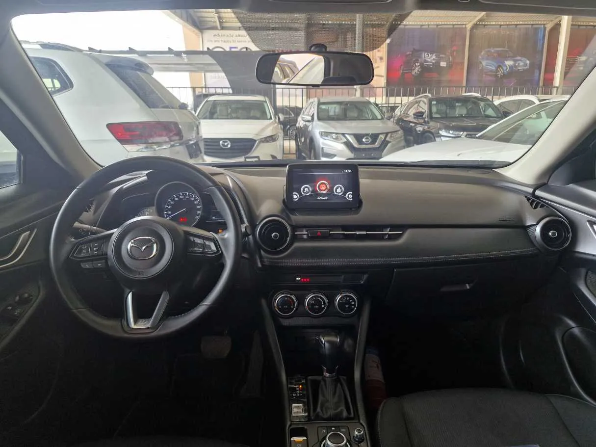 Car image 10