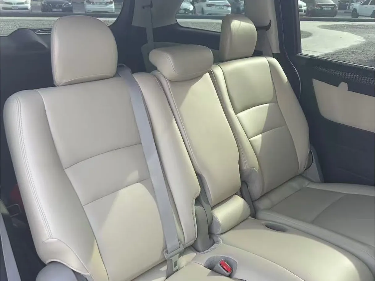Car image 8