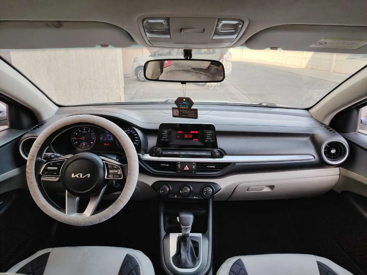 Car image 17