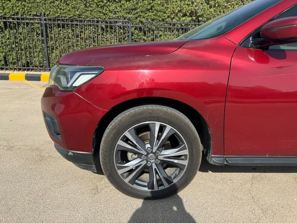 Car image 9