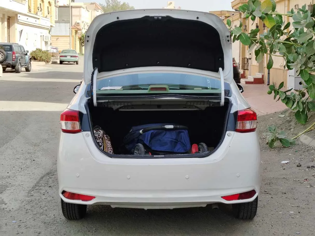 Car image 21
