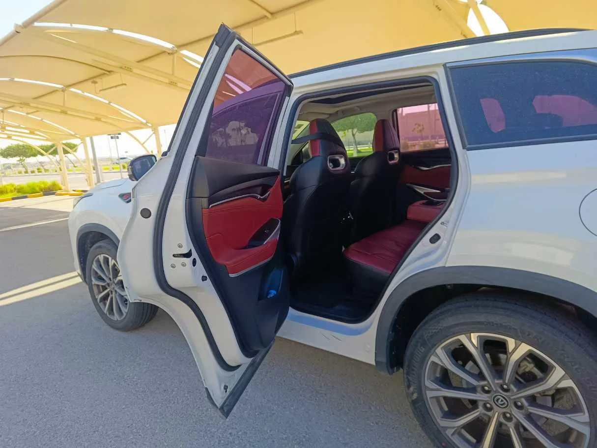 Car image 16
