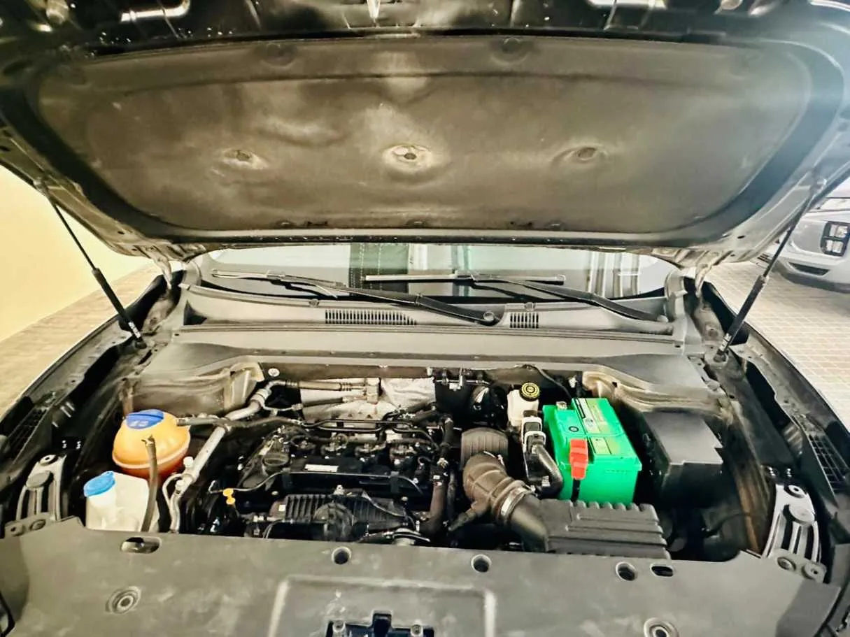 Car image 16