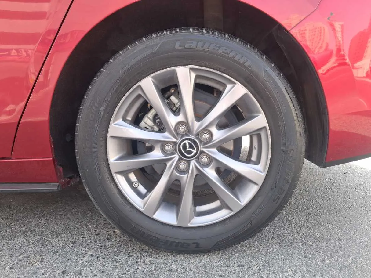 Car image 9