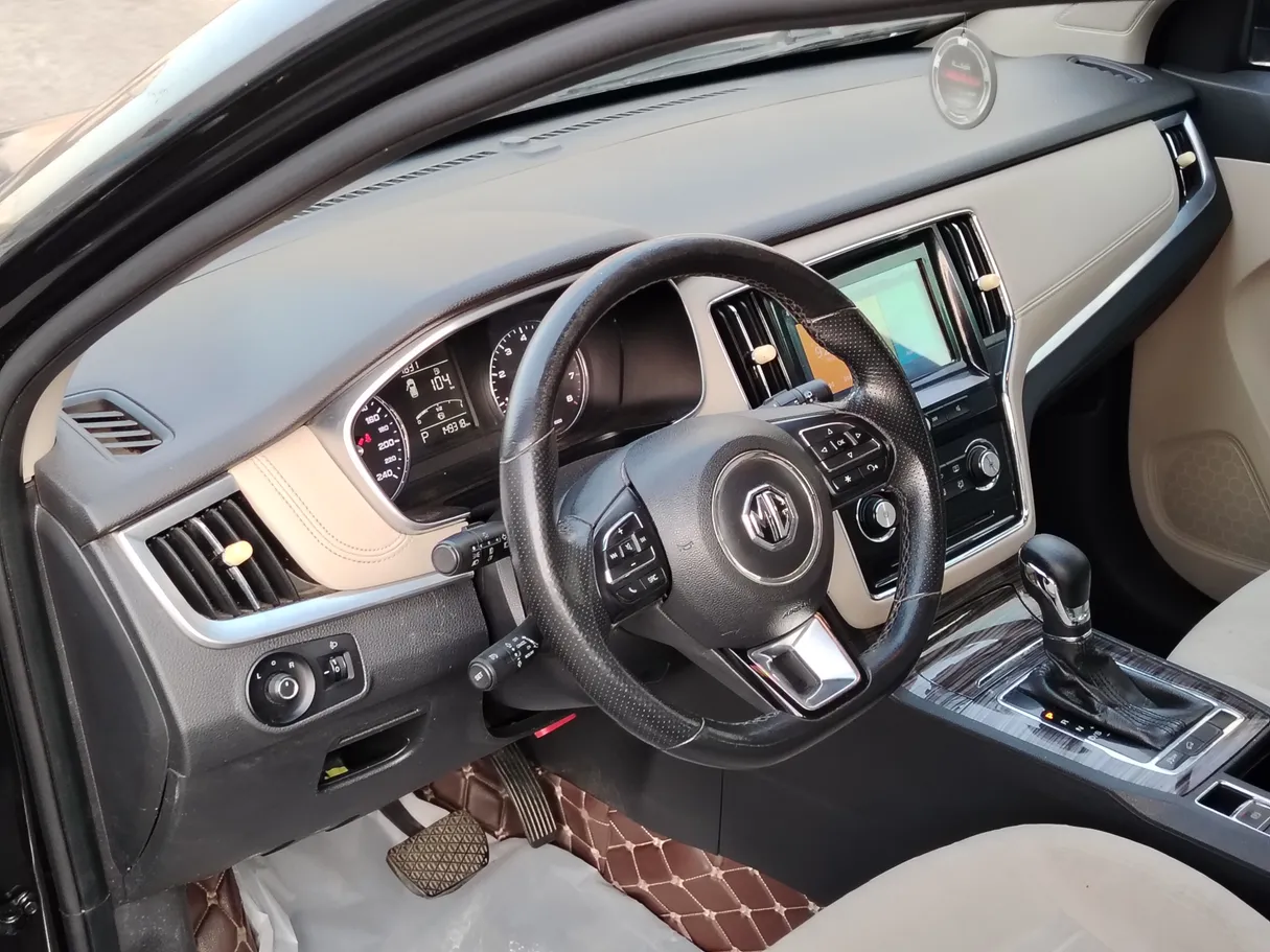Car image 12