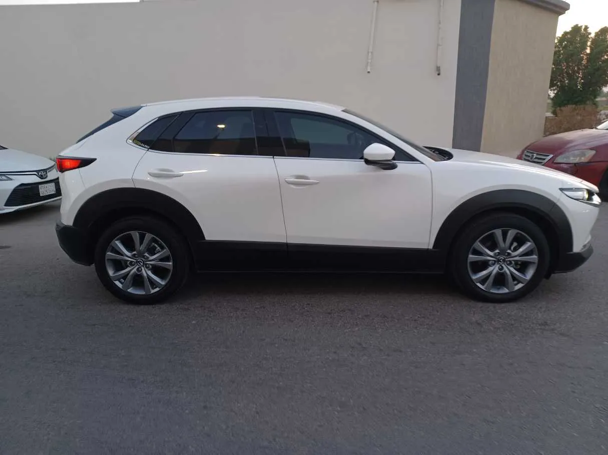 Car image 4