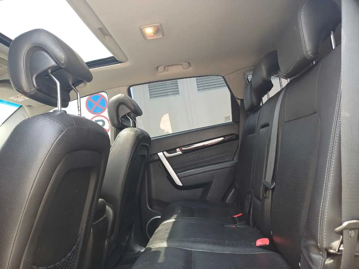 Car image 13