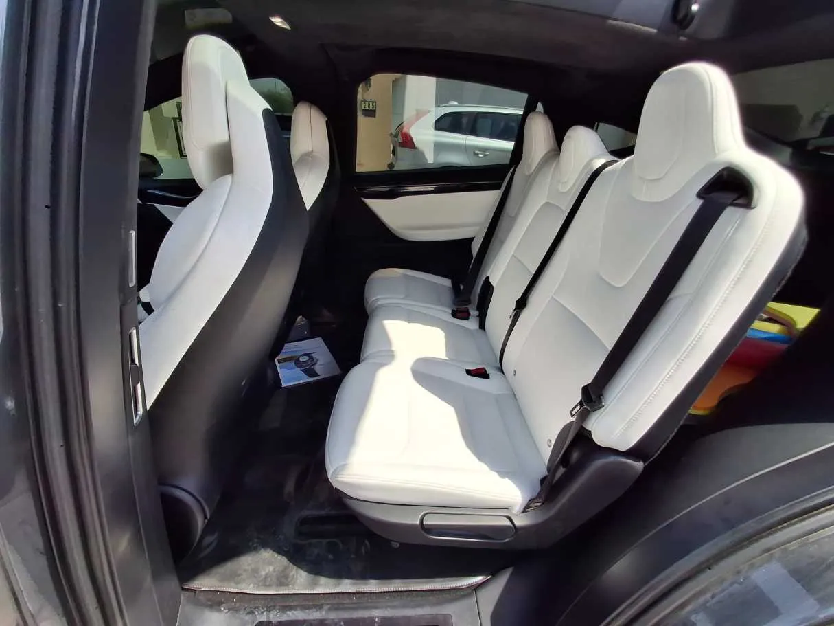 Car image 19
