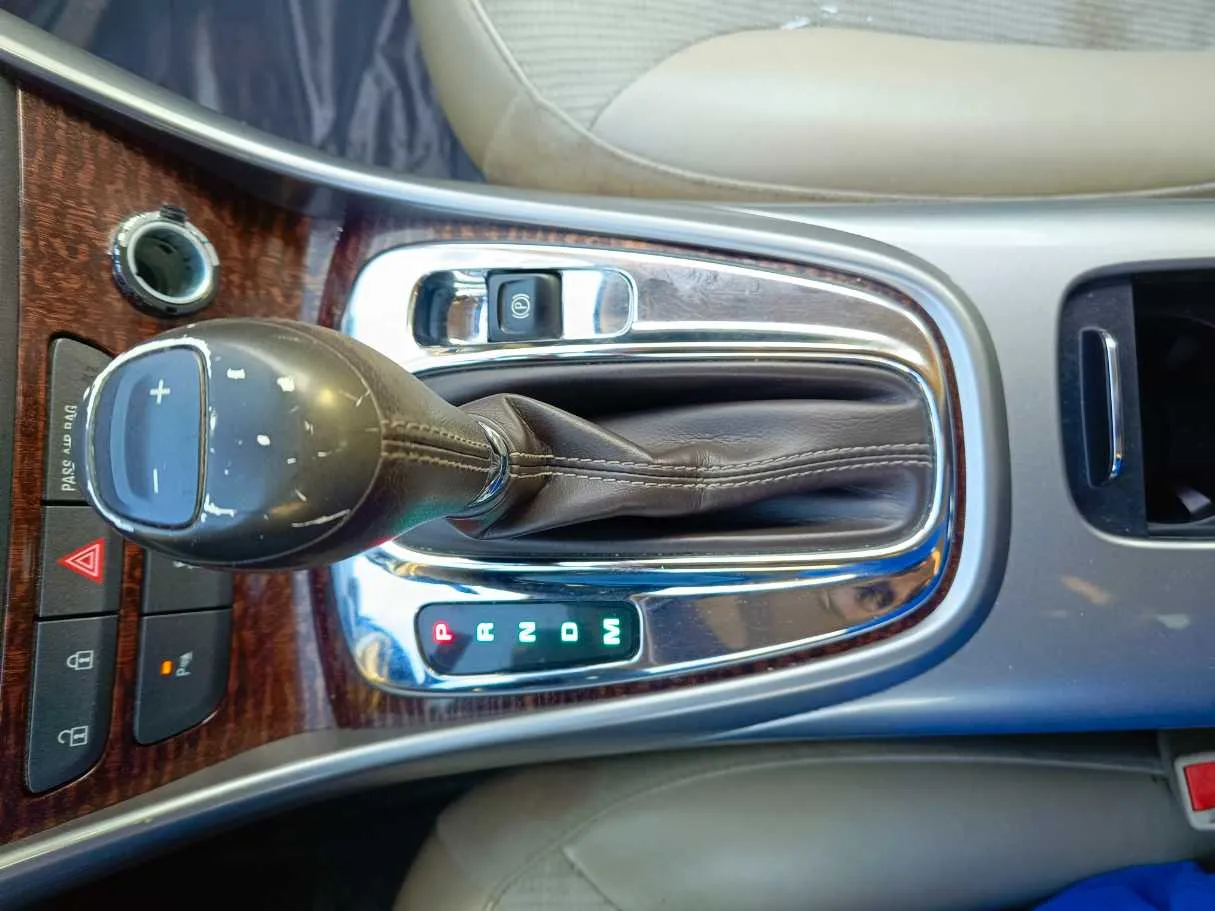 Car image 23