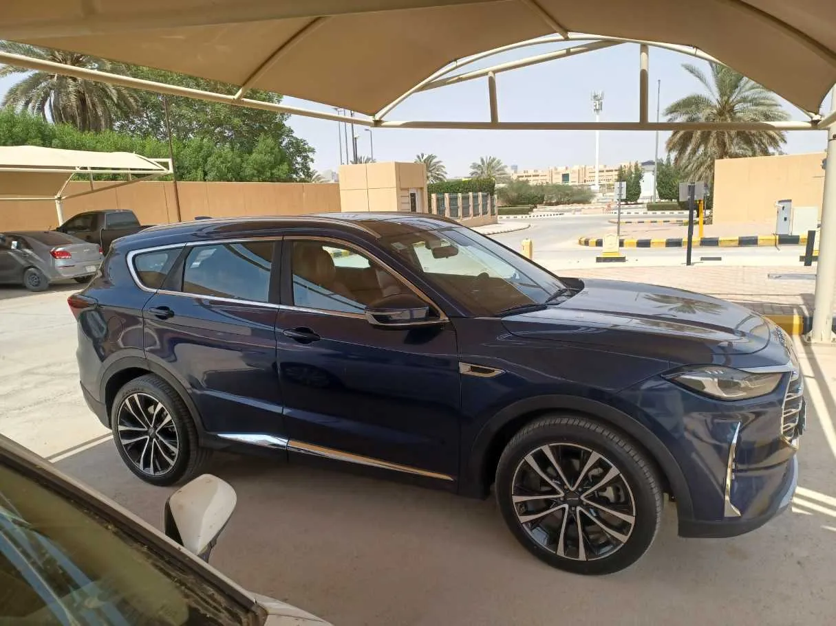Car image 4