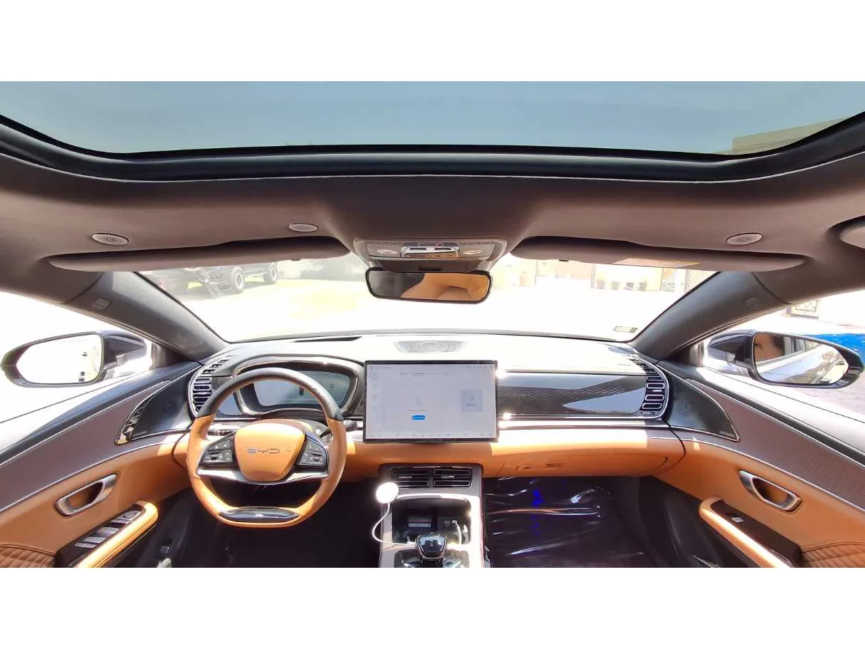 Car image 16