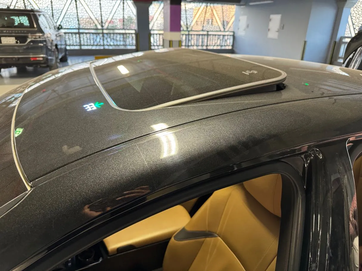 Car image 24