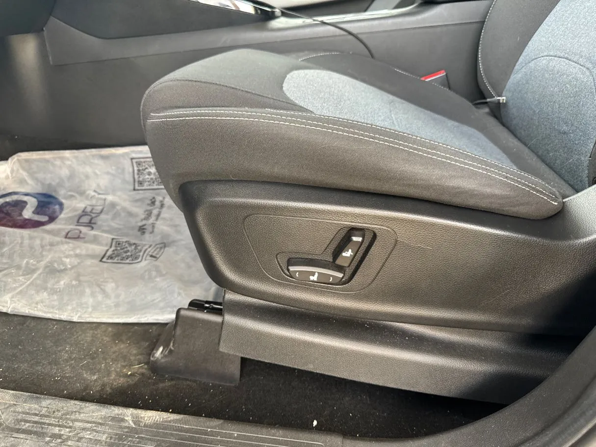 Car image 28
