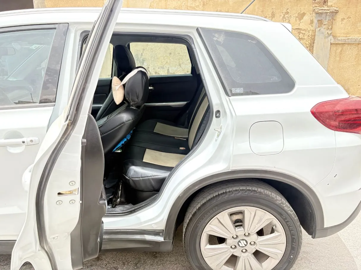 Car image 15