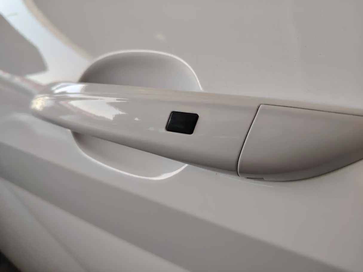 Car image 11