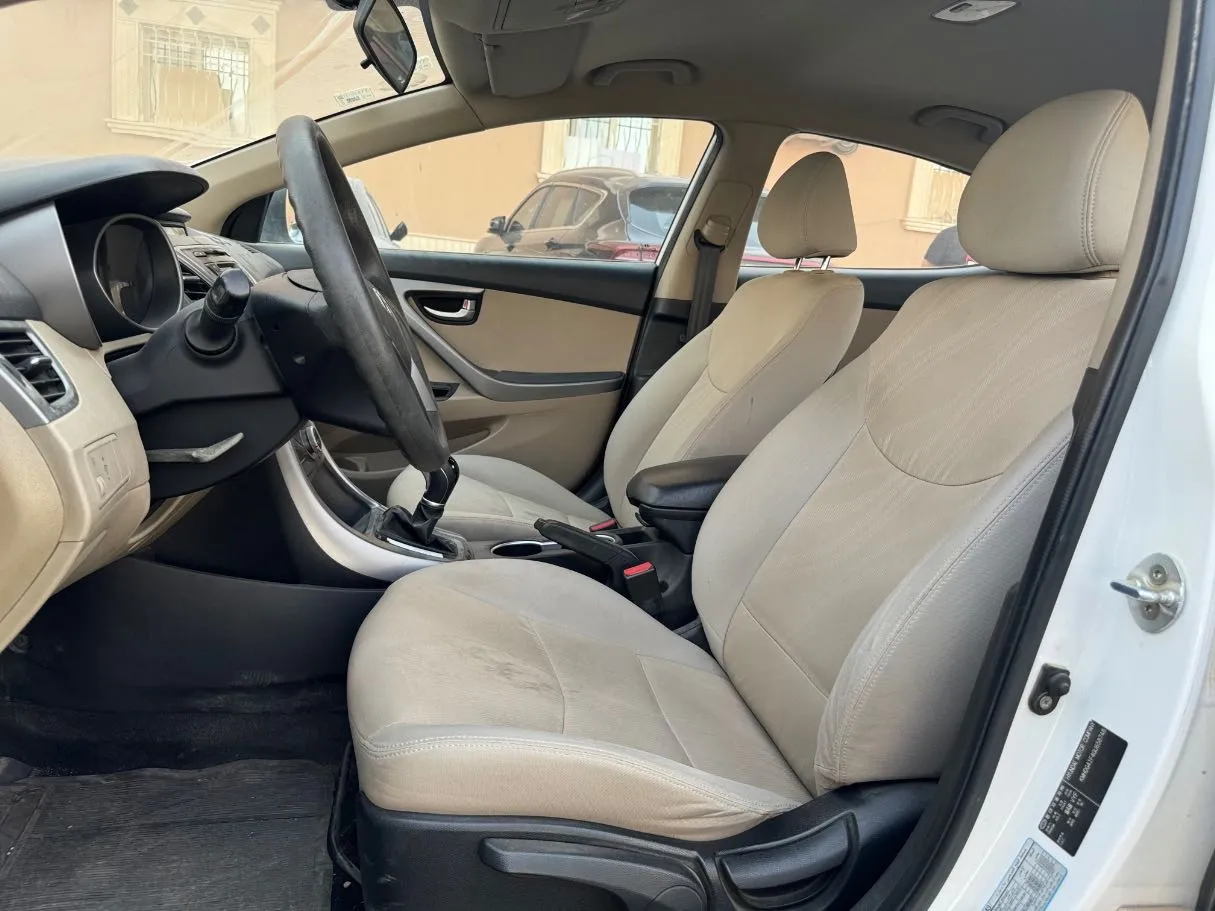 Car image 12