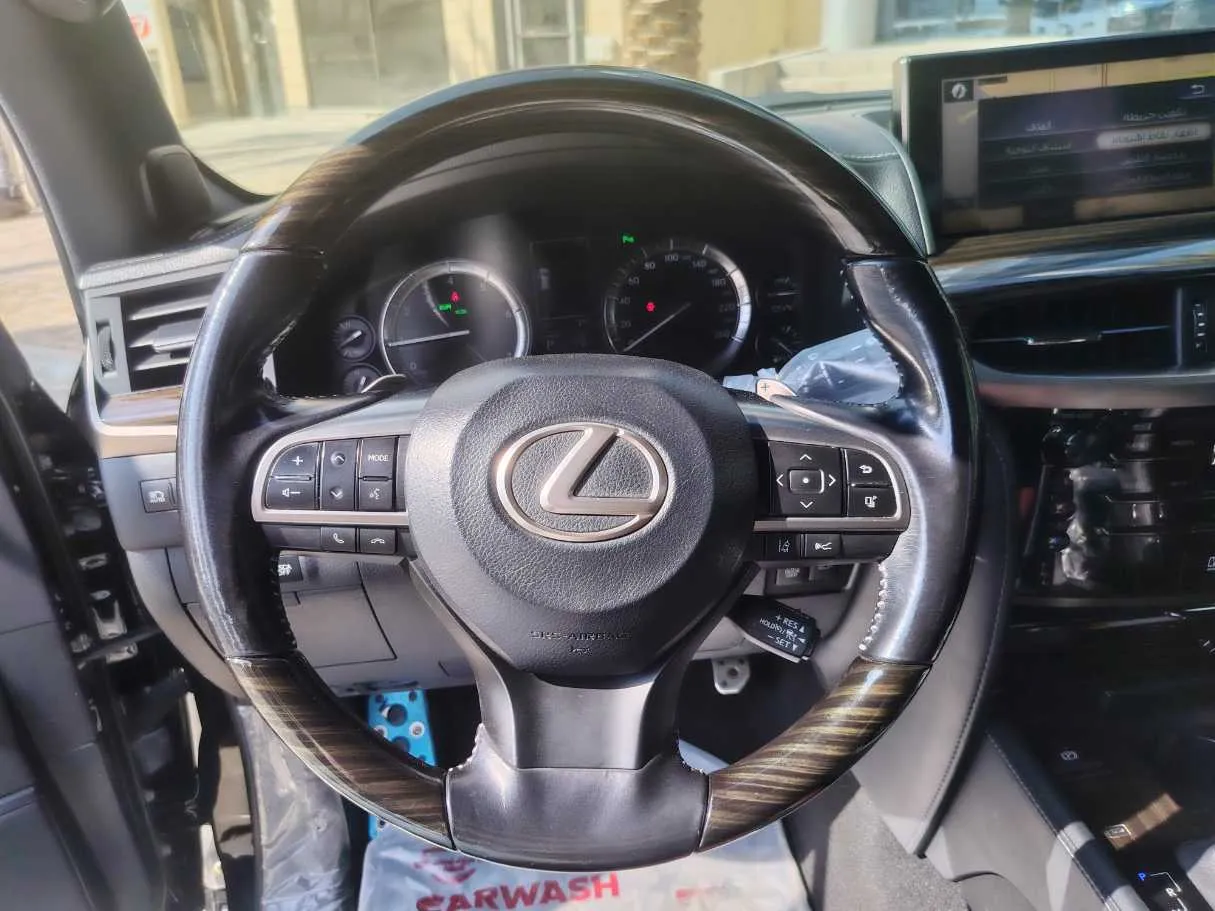Car image 25
