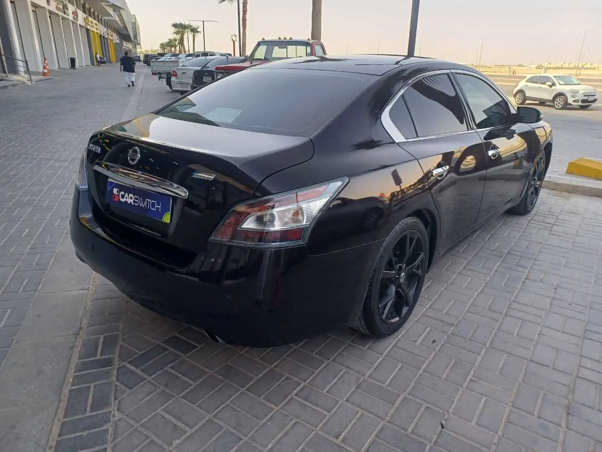 Car image 5