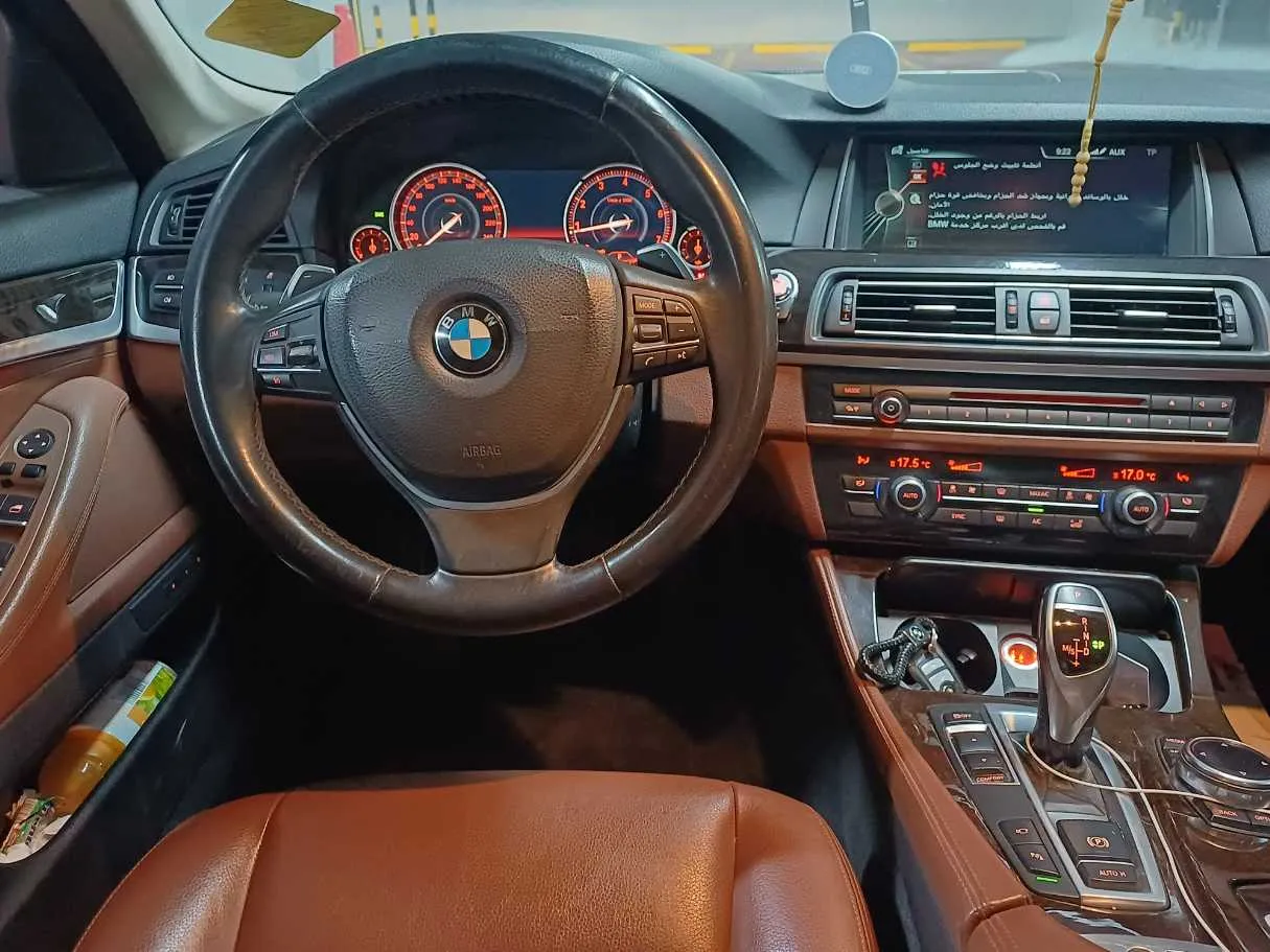 Car image 17