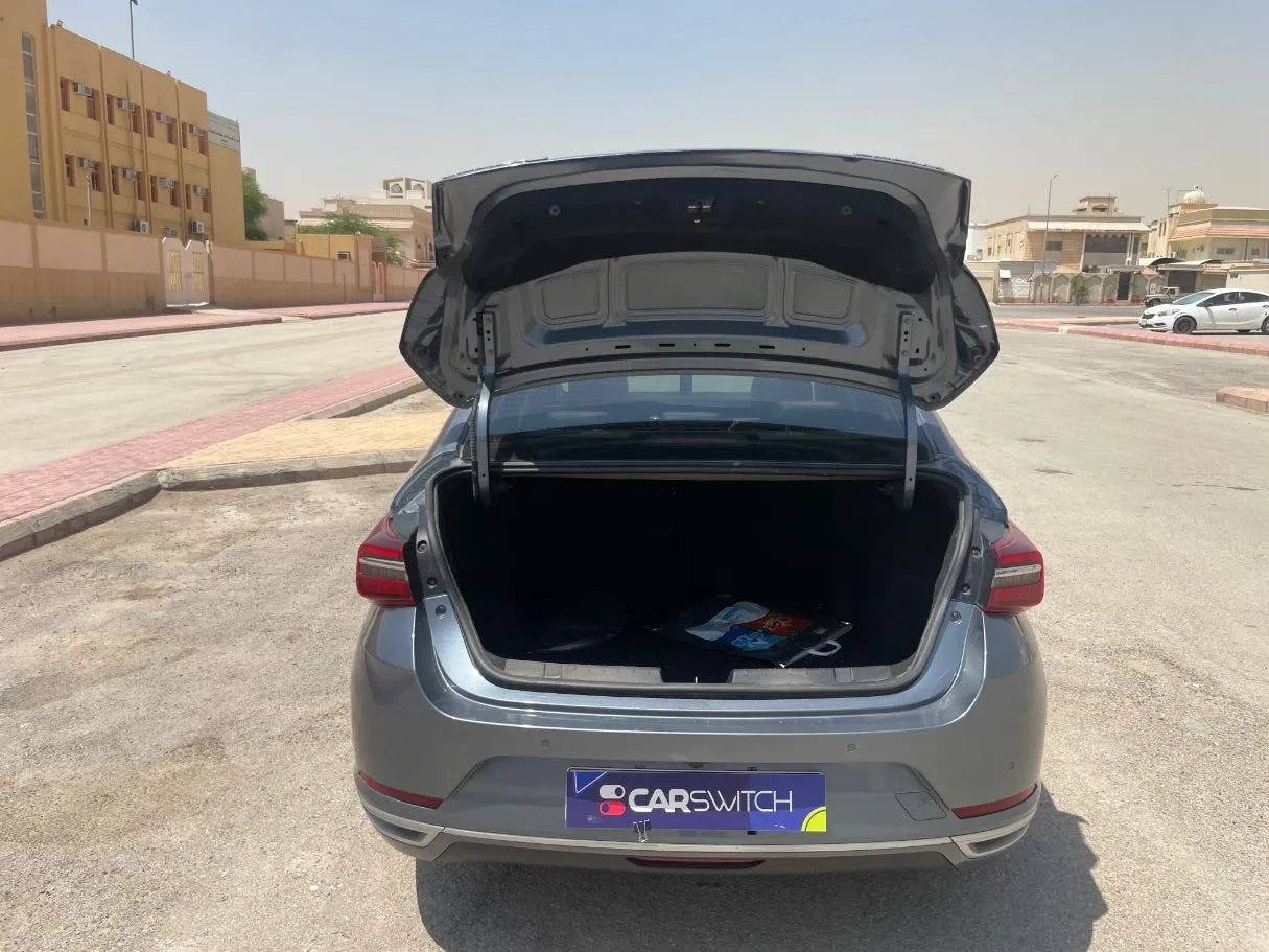 Car image 19