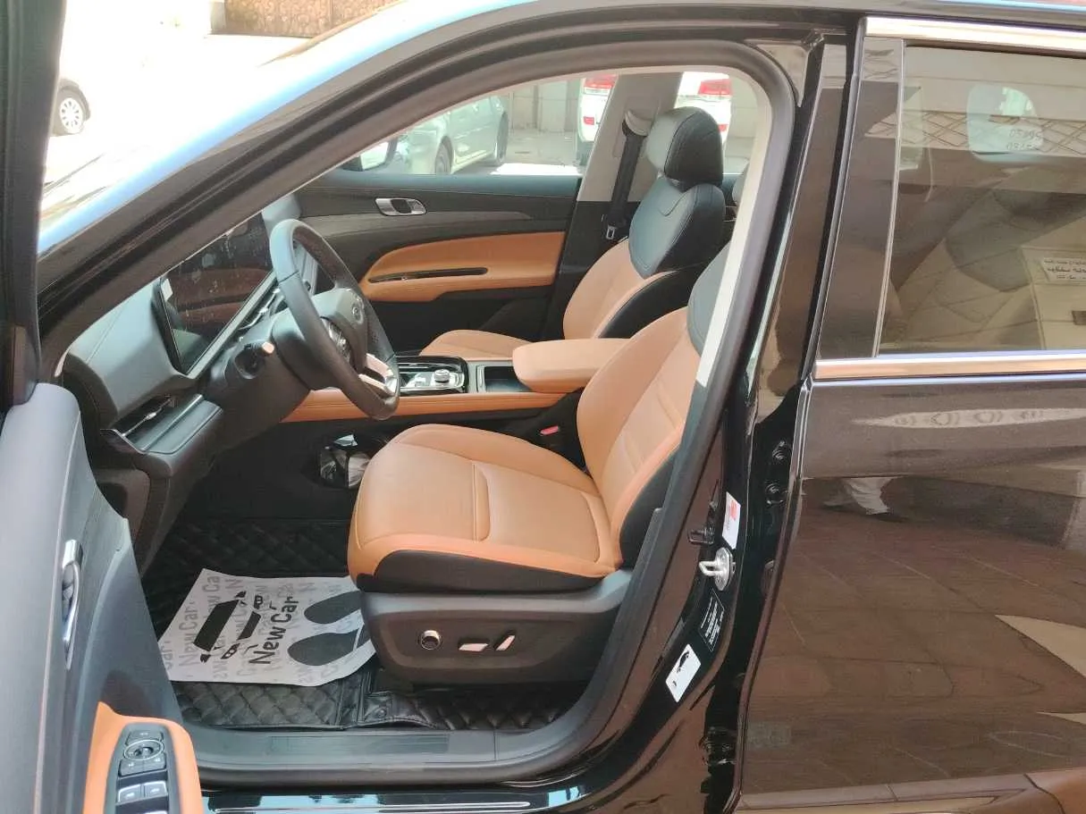 Car image 12