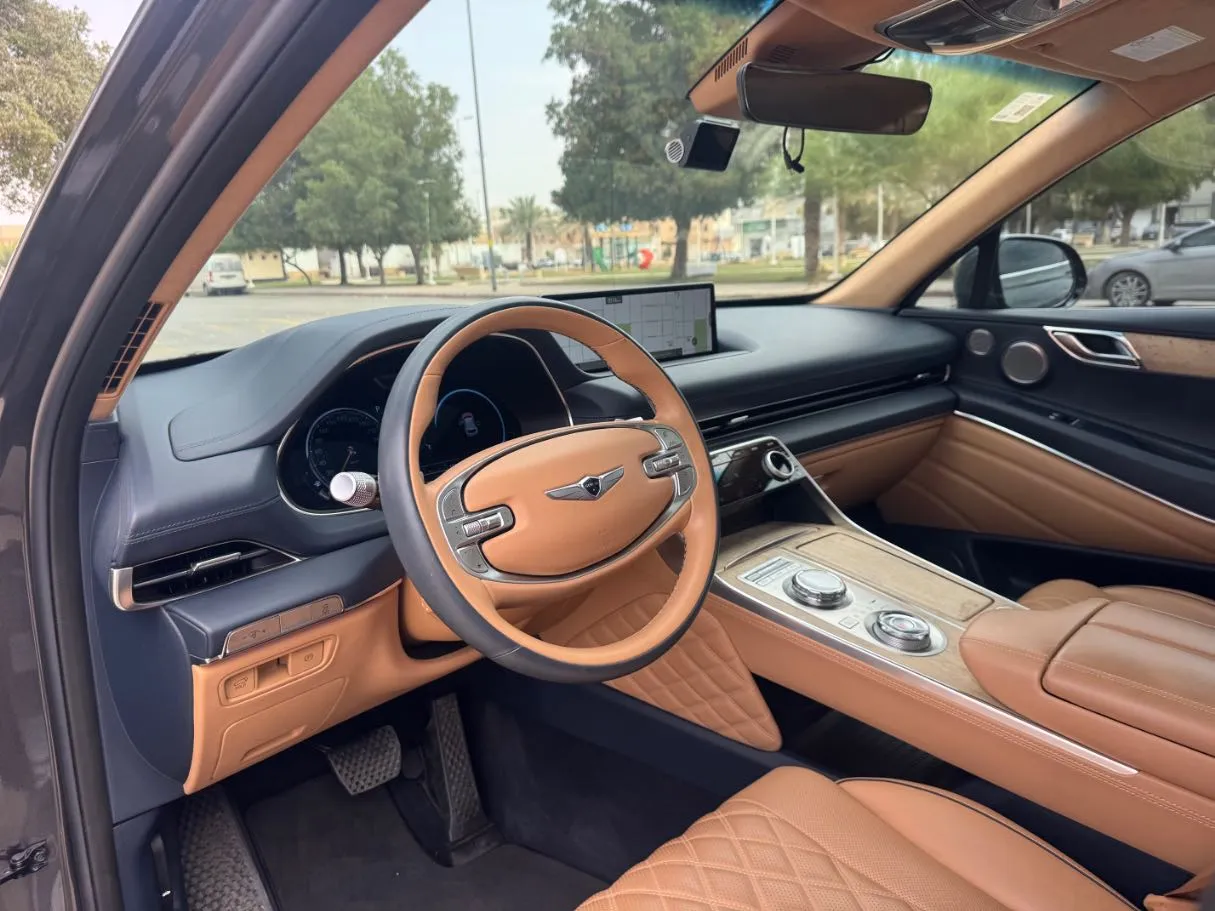 Car image 12