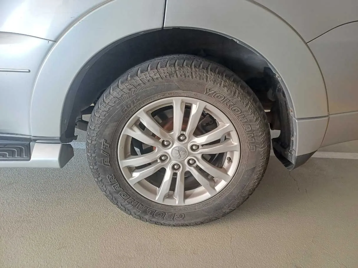 Car image 9