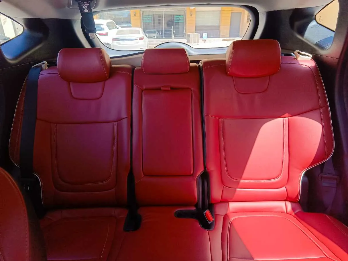 Car image 17