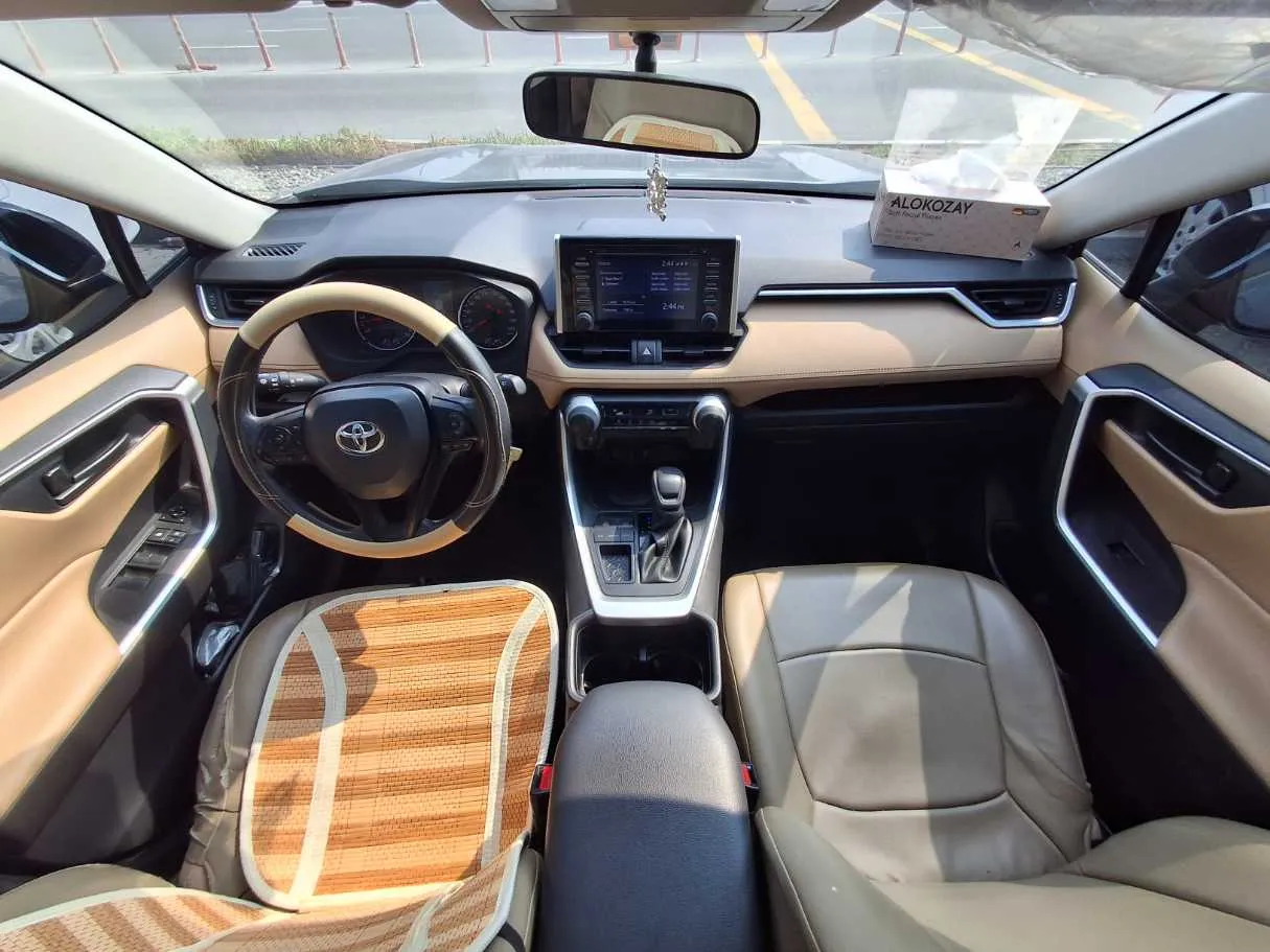 Car image 14