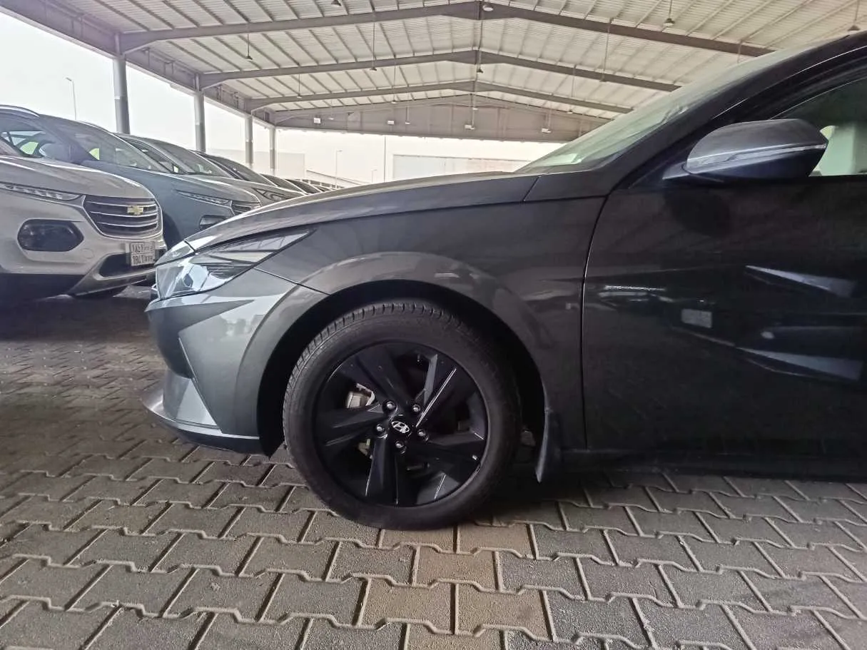 Car image 7