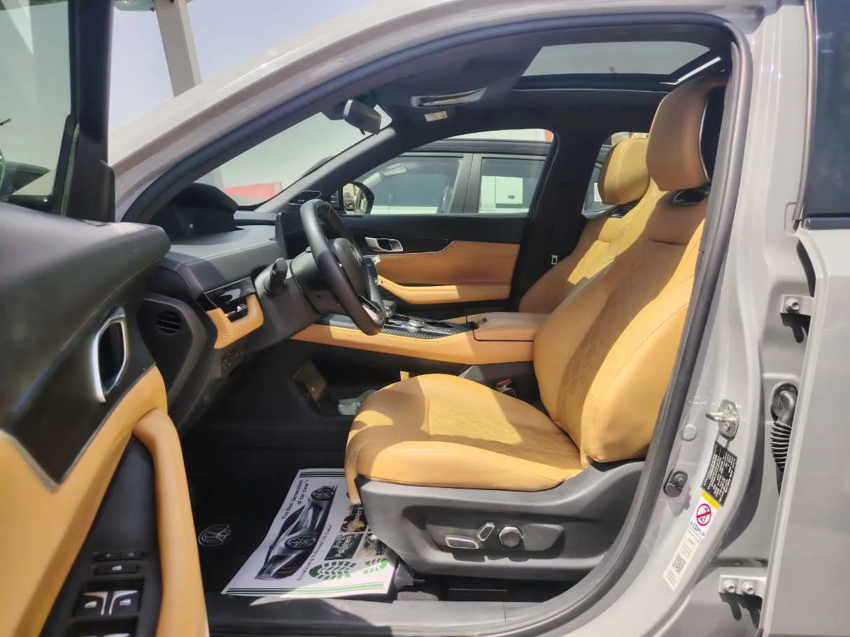 Car image 13