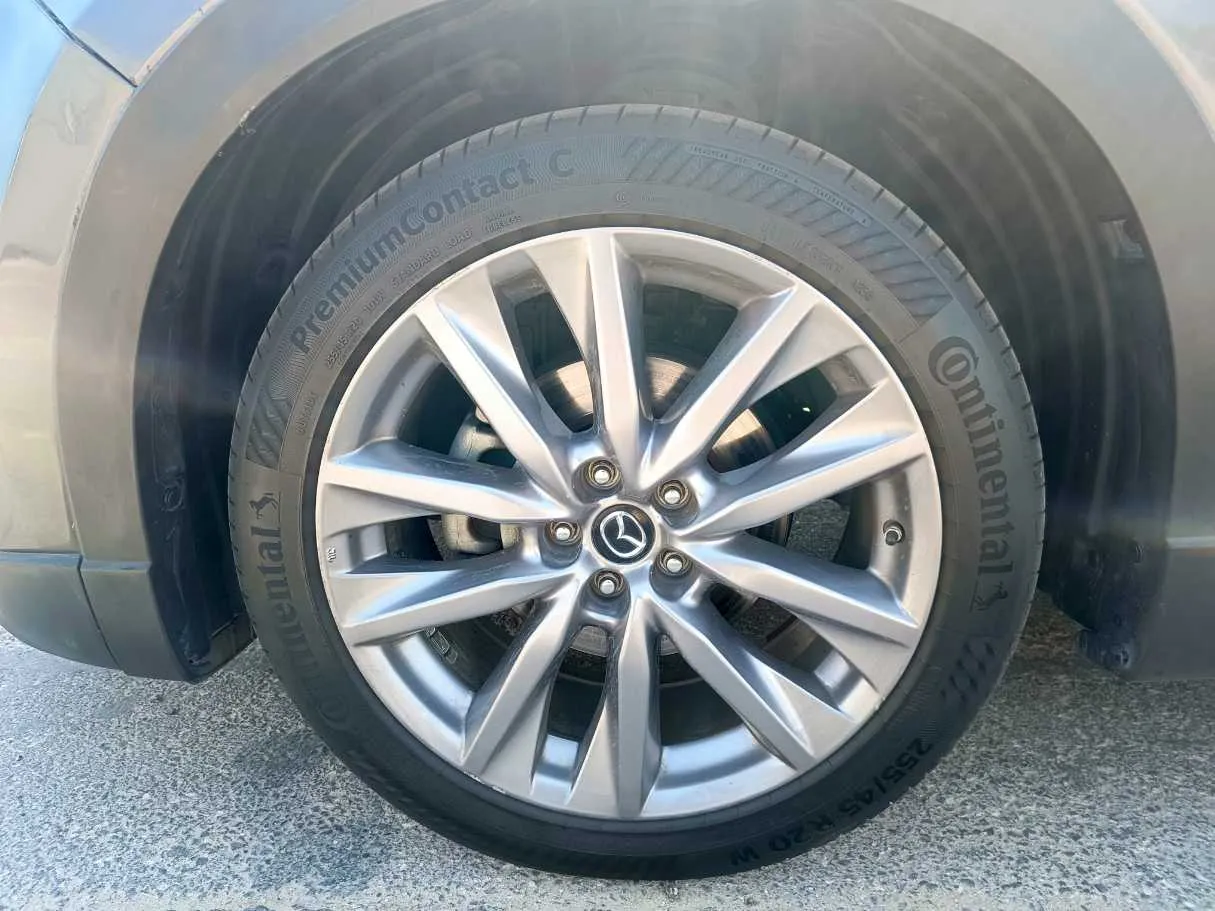 Car image 13