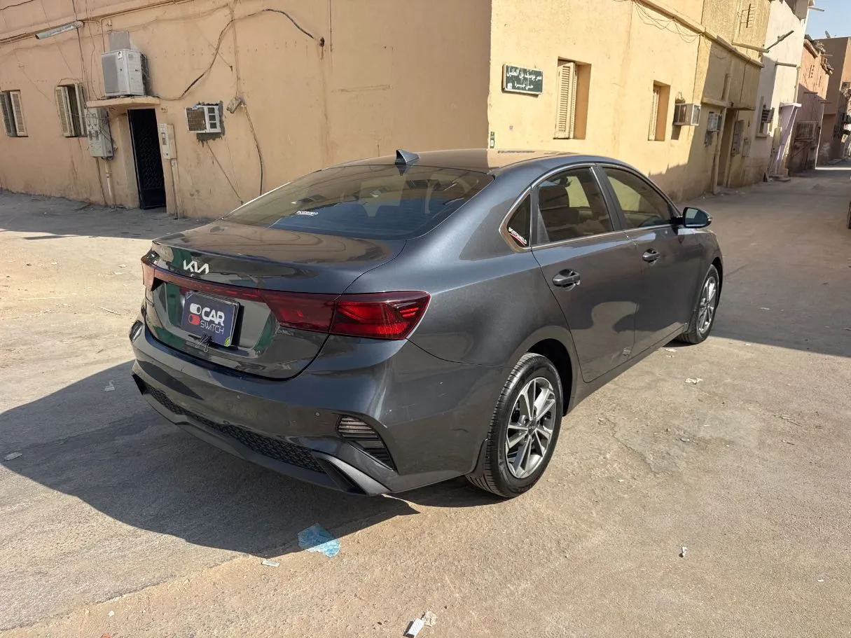 Car image 5