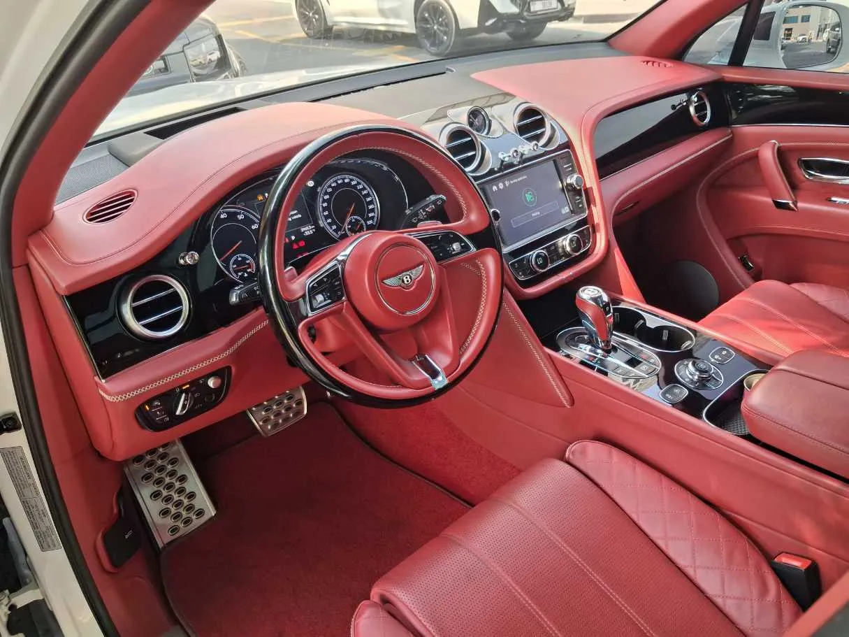 Car image 11