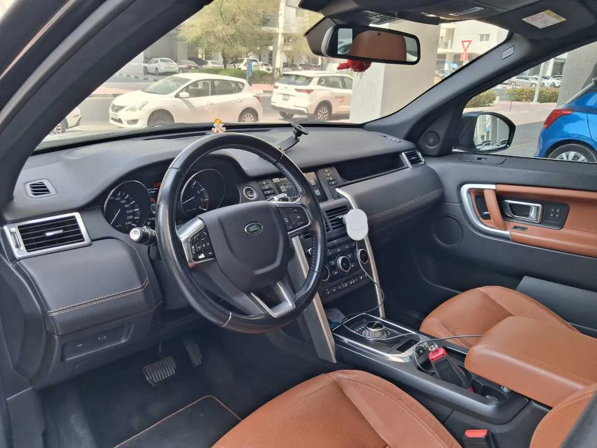 Car image 11
