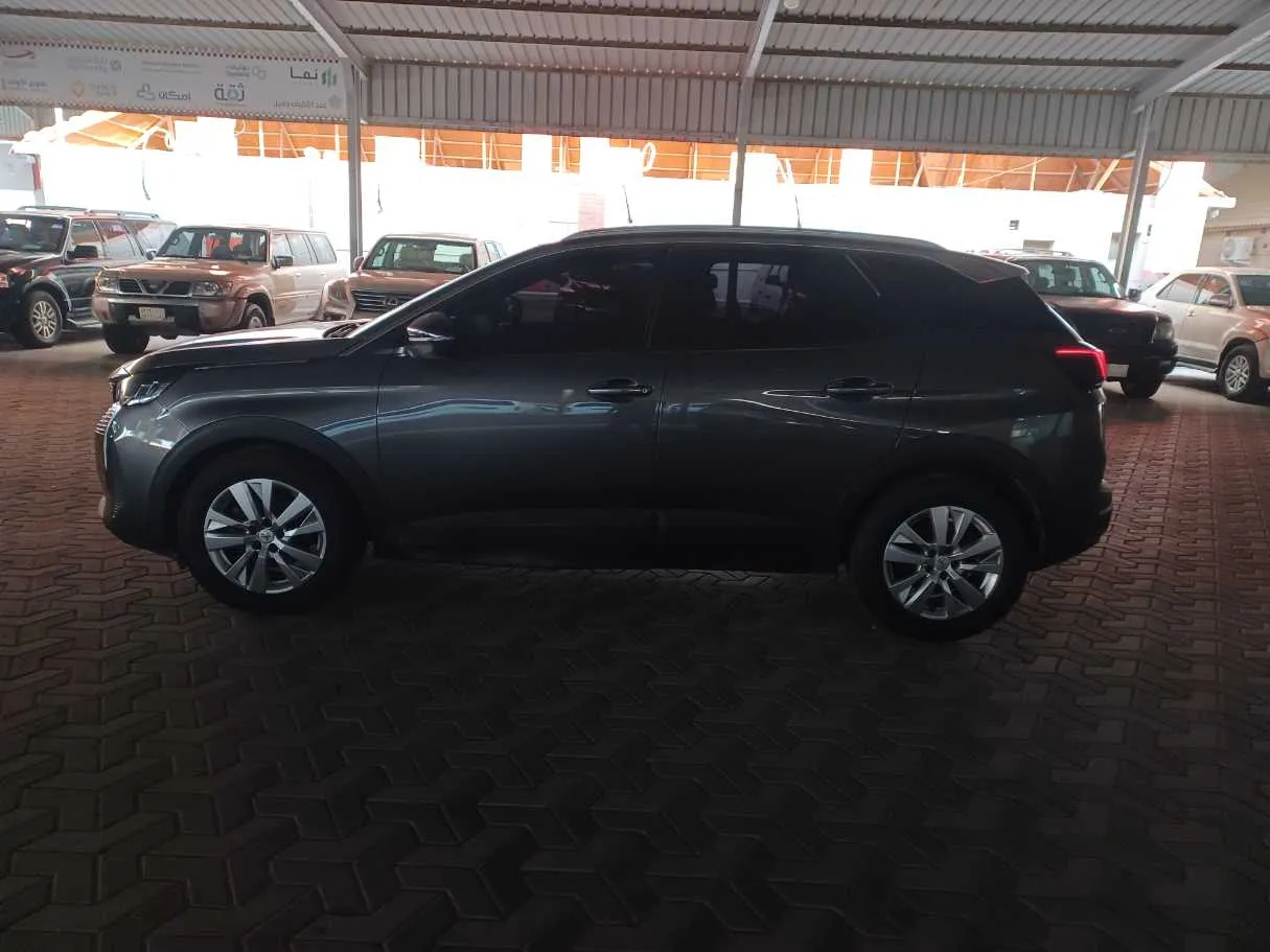 Car image 8