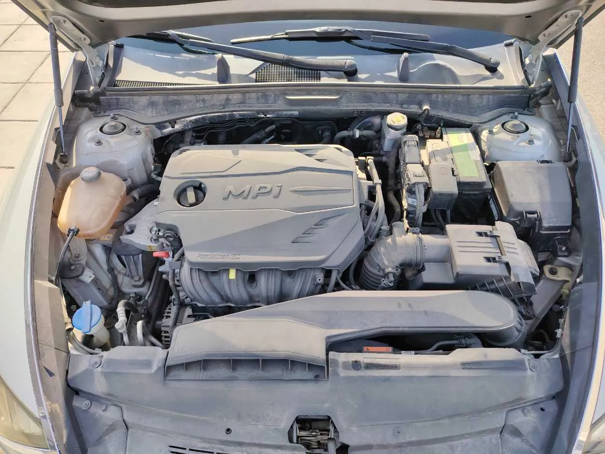 Car image 30
