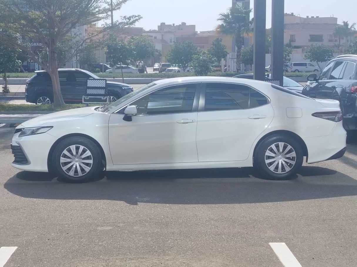 Car image 8