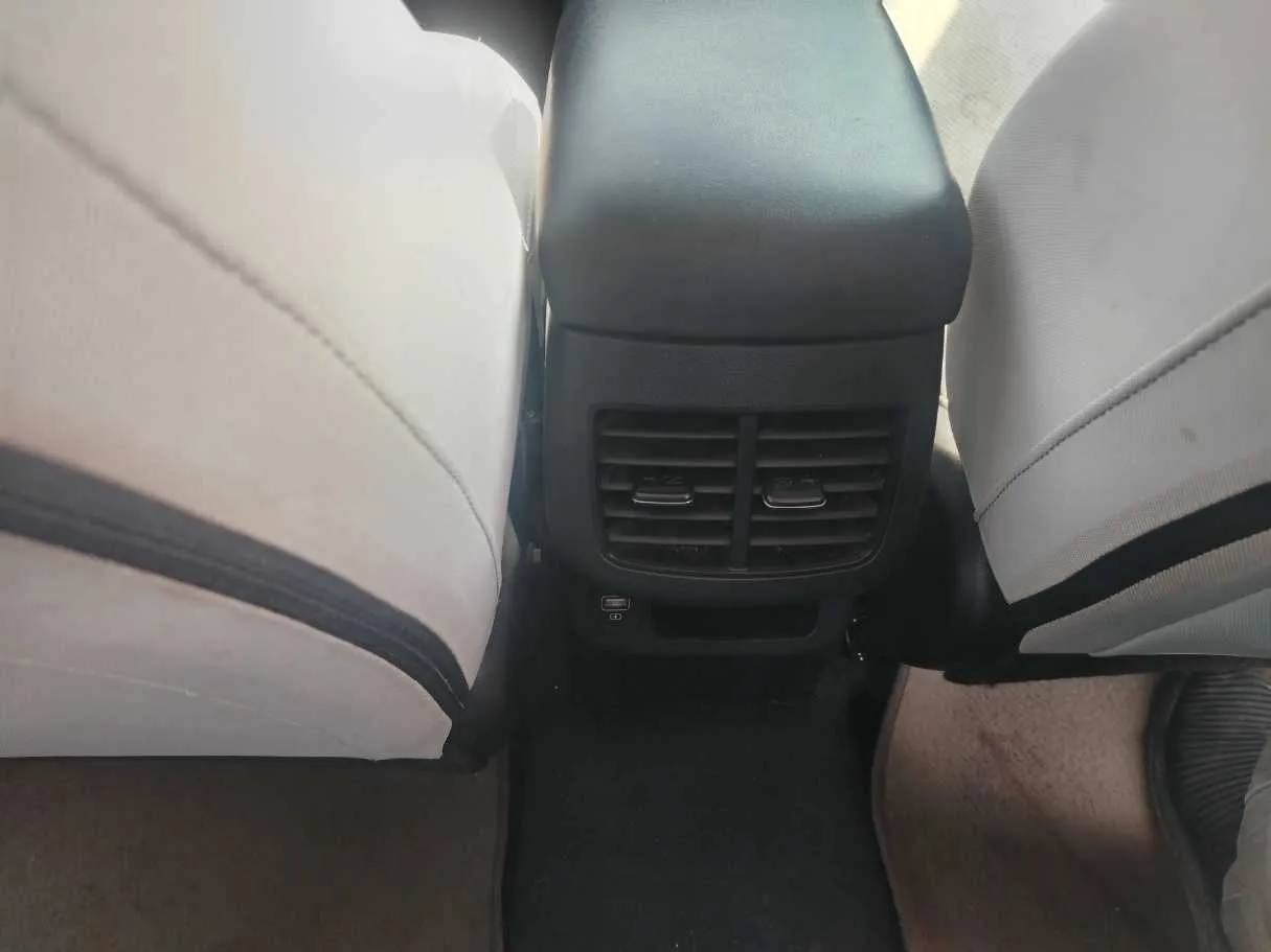 Car image 39