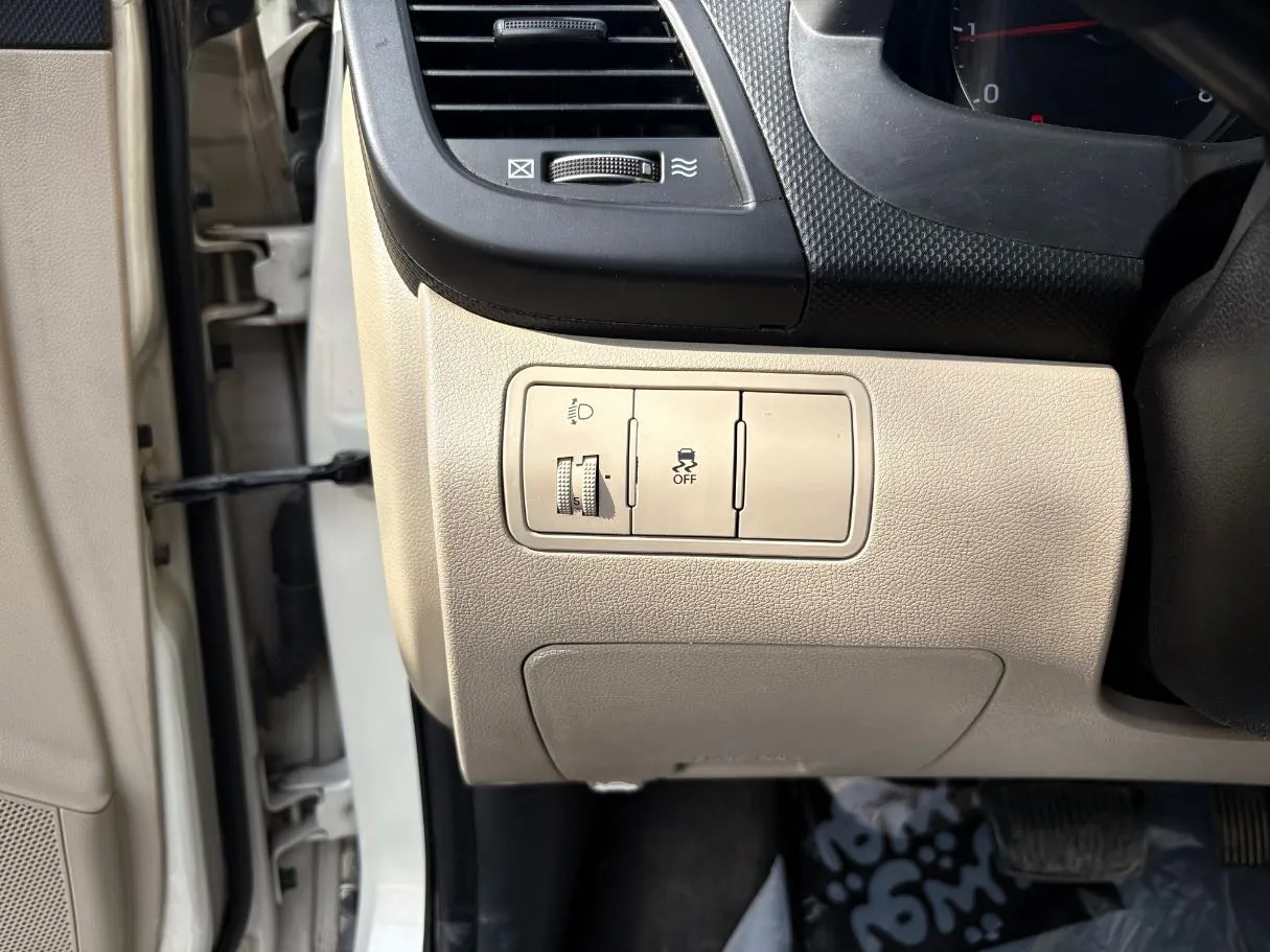 Car image 24