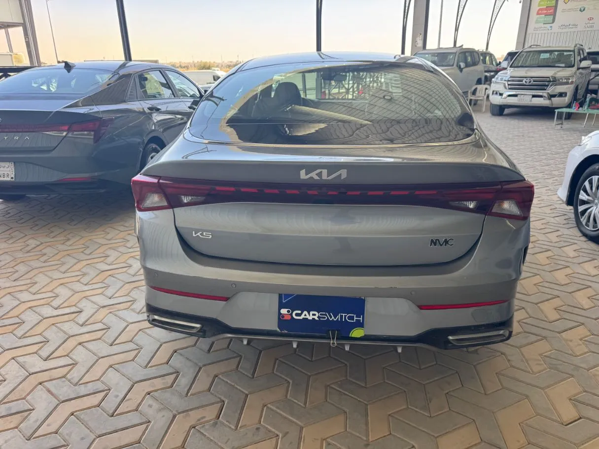 Car image 6