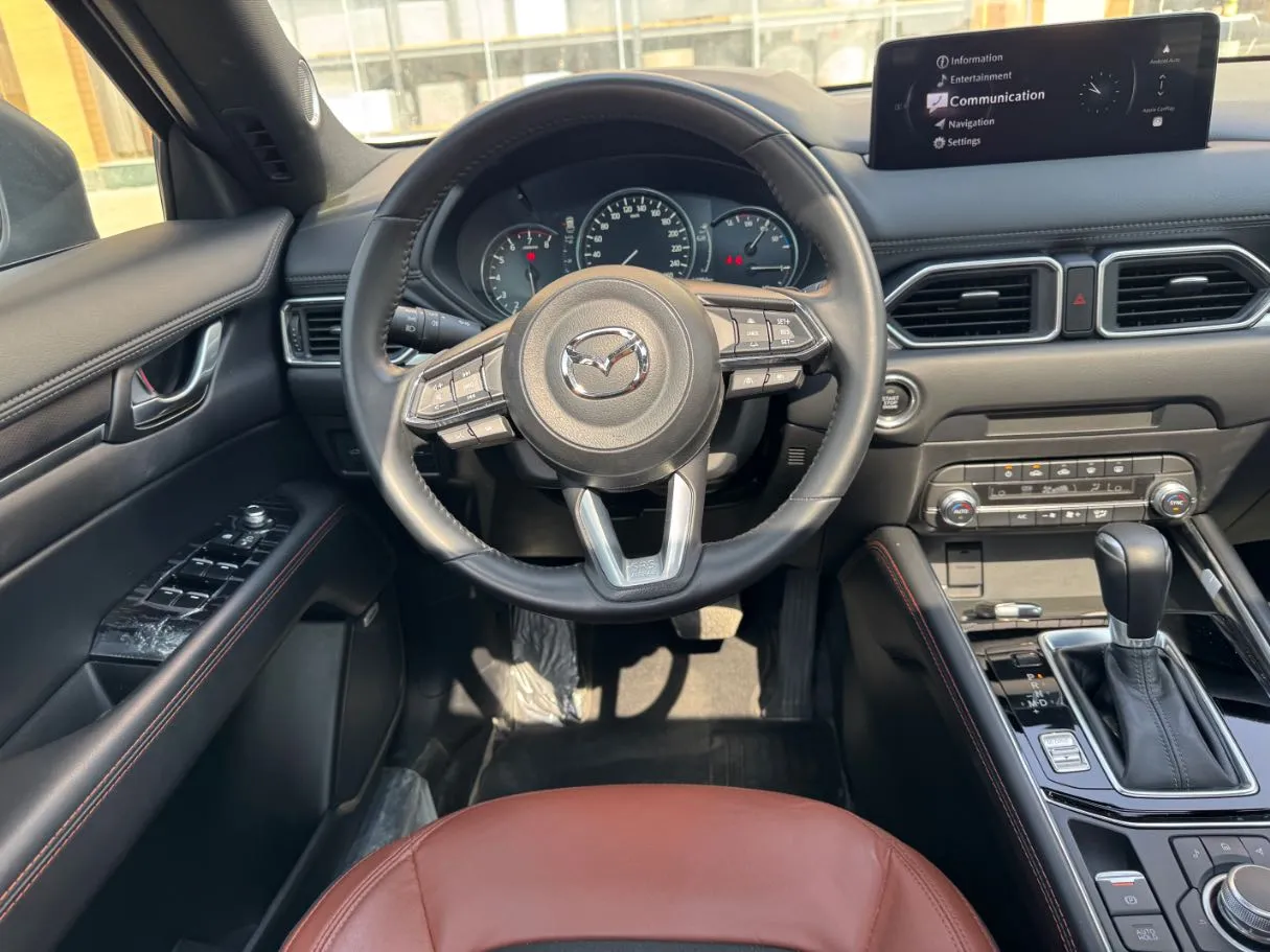 Car image 17