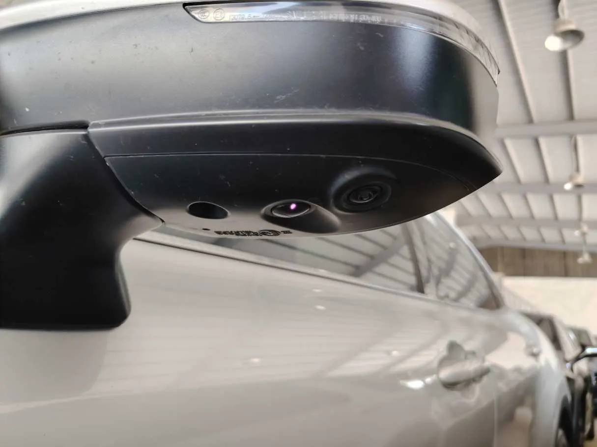Car image 11