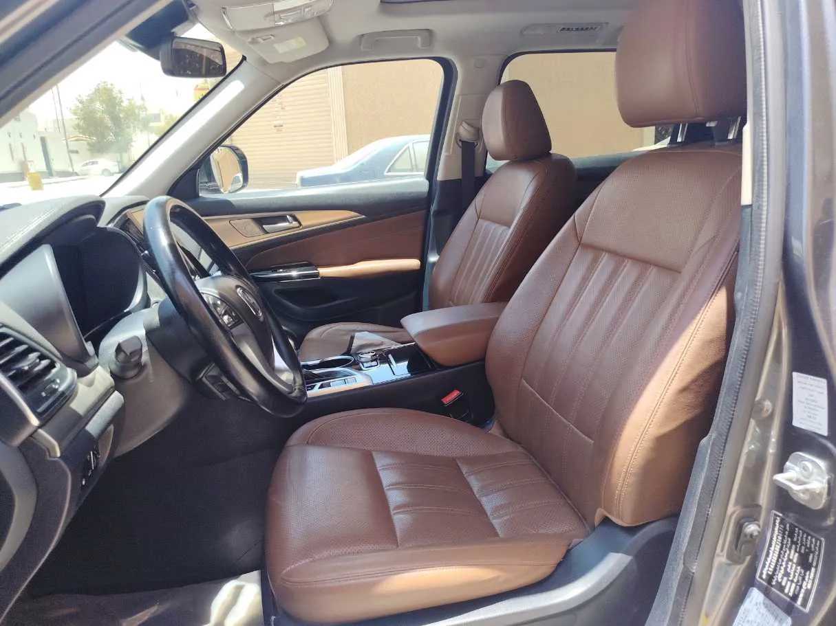 Car image 12