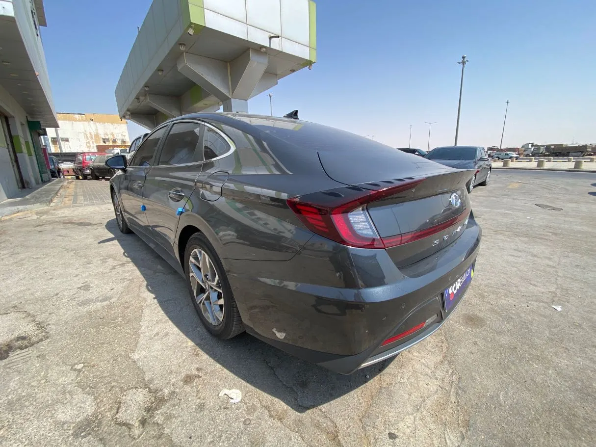 Car image 7