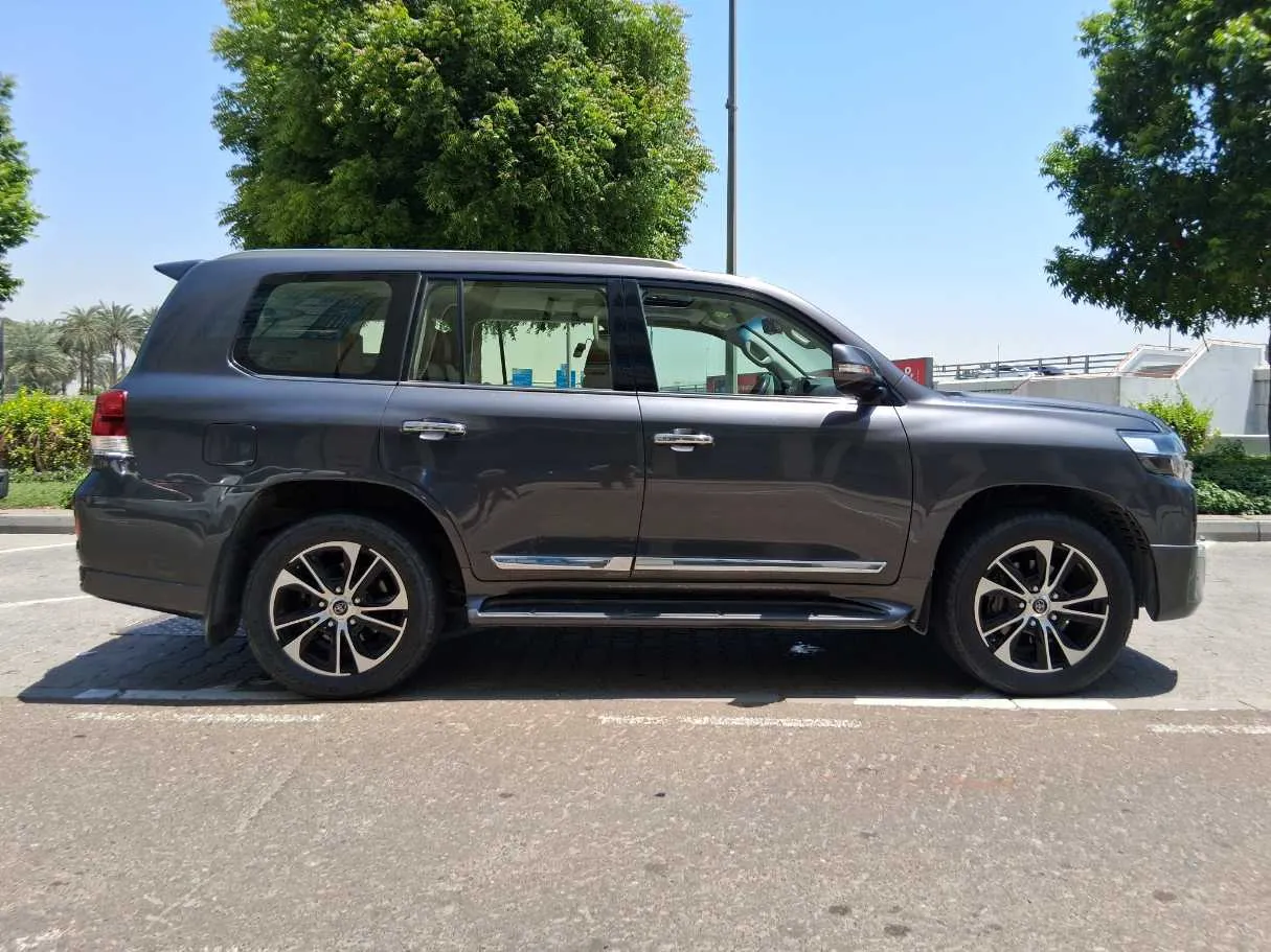 Car image 8