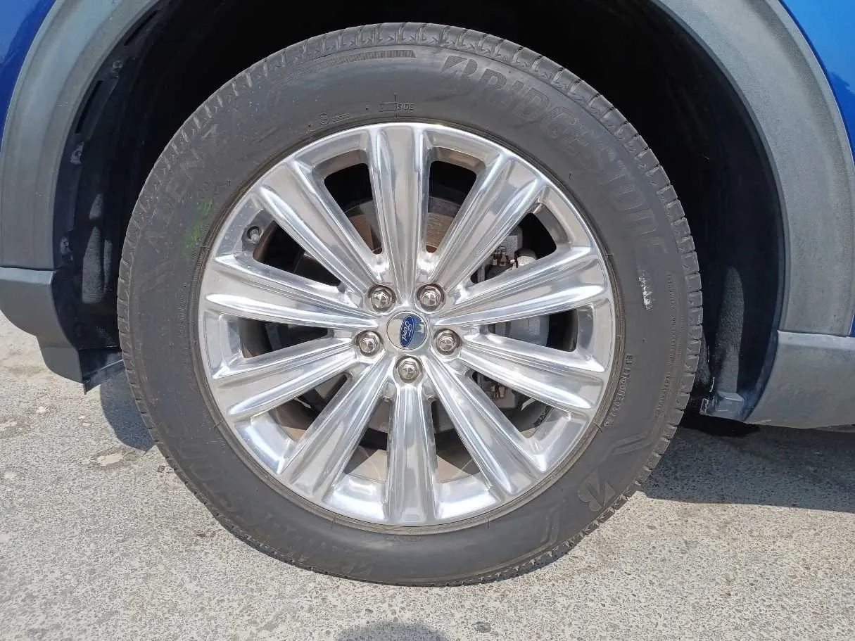Car image 10